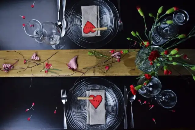 Jak udekorować stół na Walentynki, aby stworzyć niezapomnianą atmosferę