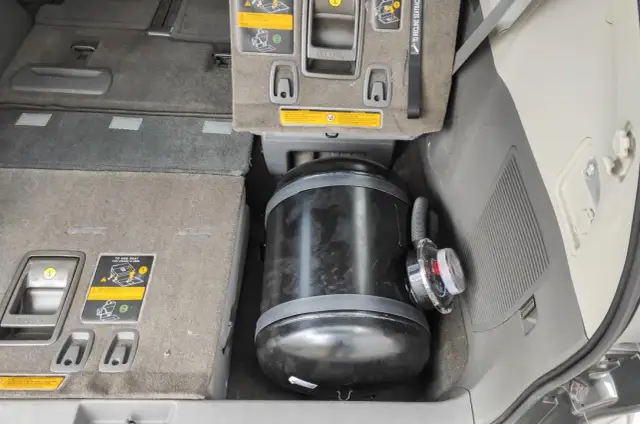 Gdzie jest zbiornik LPG w Toyota Sienna - lokalizacja i pojemności zbiorników