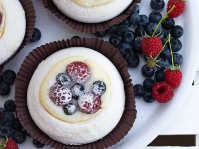 Ile kcal ma beza? Zaskakująca prawda o kaloryczności deseru