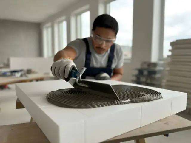 Czym pomalować klej na styropianie, aby uzyskać trwały efekt?