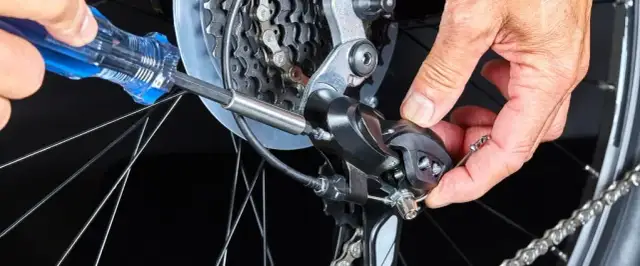 Ile kosztuje regulacja przerzutek w rowerze? Sprawdź ceny i porady