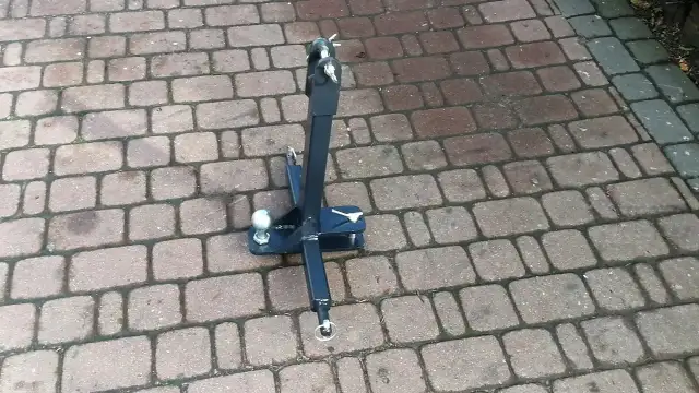 Jak zamontować hak do traktorka kosiarki - uniknij błędów i problemów