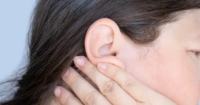 Pisk w uszach: Niepokojący objaw? Zrozum i znajdź ulgę