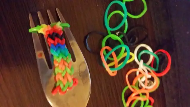 Co można zrobić z gumek do bransoletek? Kreatywne pomysły i zastosowania