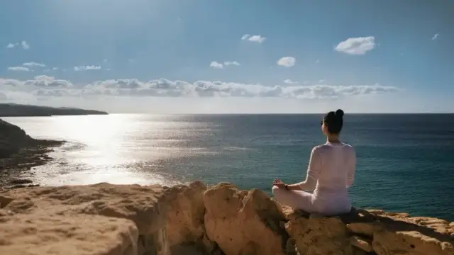 Jak oczyścić umysł medytacja – skuteczne techniki dla początkujących