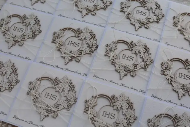 Jak wypisać zaproszenie na komunię dla dziadków z sercem i stylem