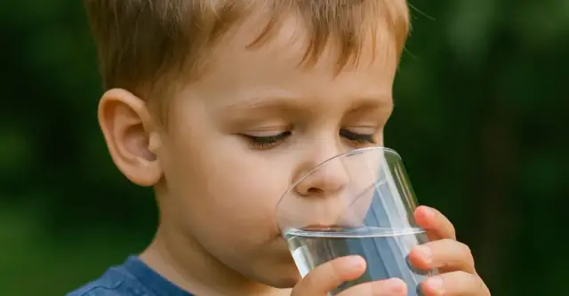 Ile powinno pić dziecko? Sprawdź, aby uniknąć odwodnienia
