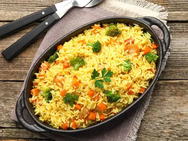 Jak zrobić idealny ryż z warzywami? Prosty przepis i triki