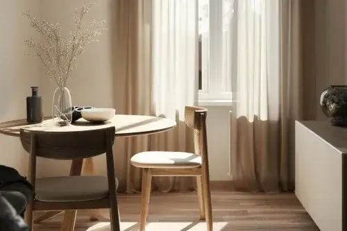 Jak urządzić mały salon ze stołem: 7 sprytnych trików