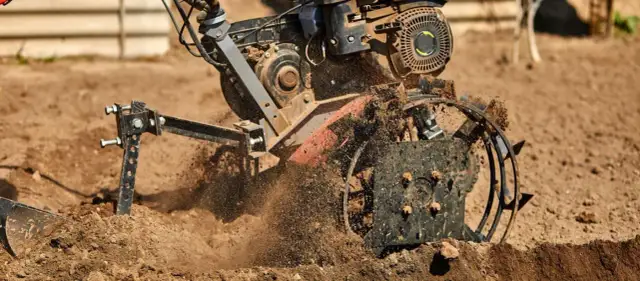 Jak działa glebogryzarka i jak może ułatwić prace w ogrodzie