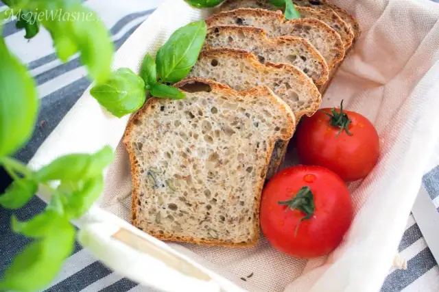 Zdrowy chleb z ziarnami: Przepis bez wyrabiania i sekrety pieczenia