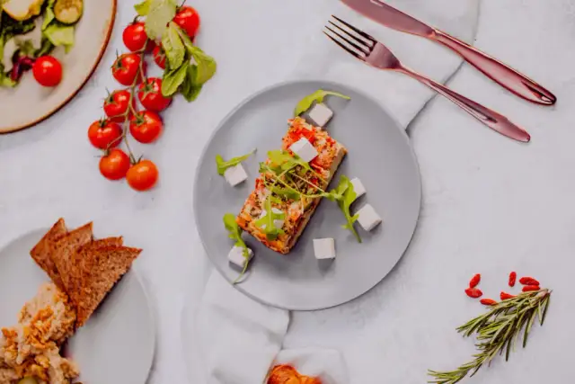 Catering dietetyczny czy warto? Odkryj korzyści i pułapki tej usługi