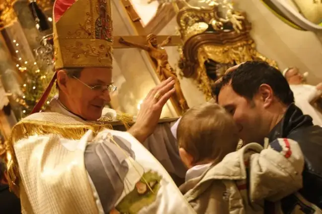 Czy można życzyć błogosławieństwa bożego? Znaczenie i praktyki błogosławieństwa