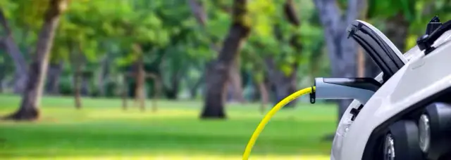 Ile trwa ładowanie elektryka? Poznaj czas ładowania różnych modeli