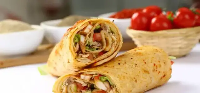 Rollo kebab: co to jest? Poznaj składniki i przepis!