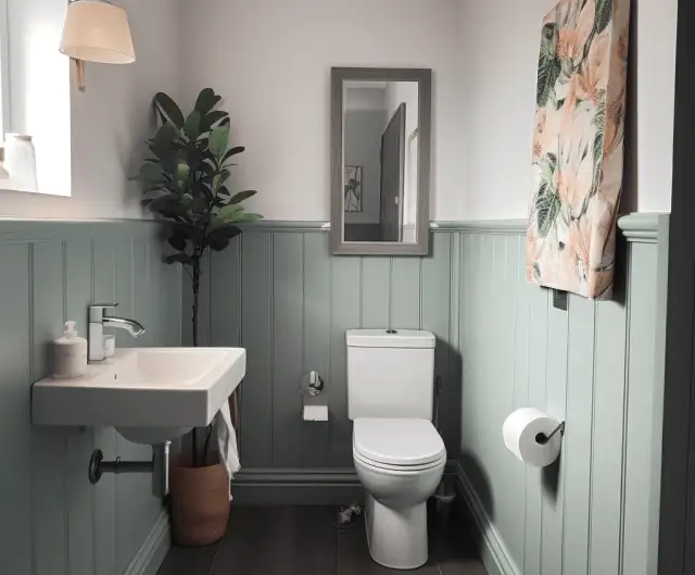 Jaką sztukaterię do łazienki wybrać, aby uniknąć problemów z wilgocią?