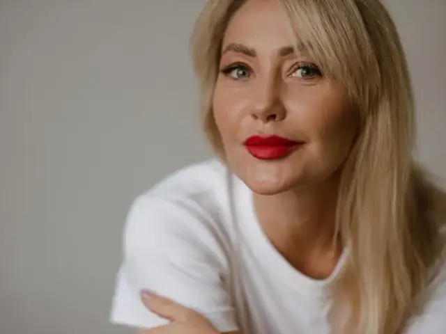 Jakie cienie do powiek po 50, które ukryją zmarszczki i dodadzą blasku