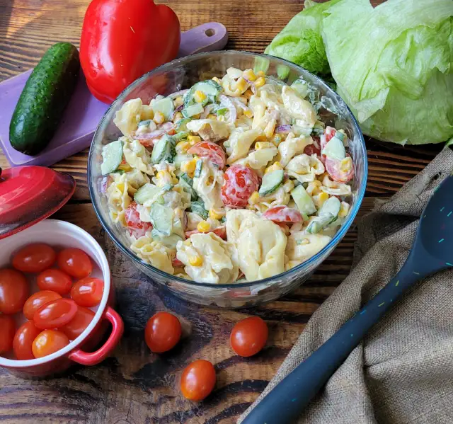 Ile gotować tortellini do sałatki, aby uniknąć ich rozgotowania?