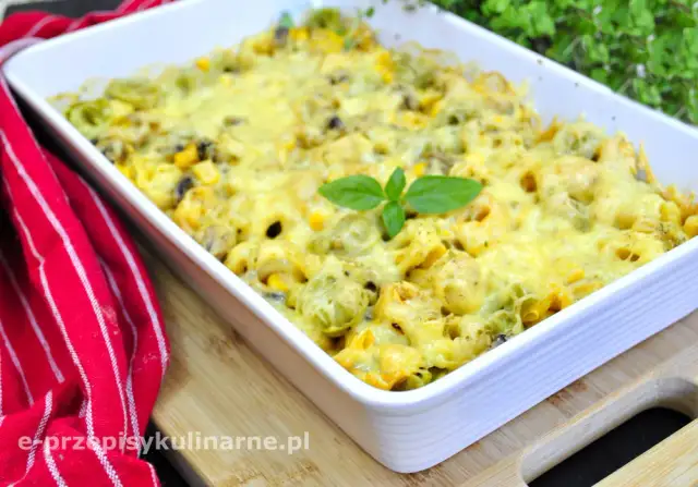 Tortellini: 3 szybkie przepisy na obiad w 20 minut (sosy, zapiekanki, sałatki)