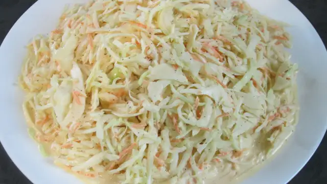 Colesław jak z KFC? Przepis i sekrety idealnej, chrupiącej surówki!