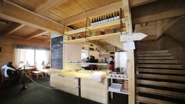 Gdzie zjeść w Małym Cichym? Sprawdzone ciche restauracje z lokalnym jedzeniem