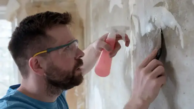 Usuwanie tapety: Domowe metody, które oszczędzą Twój czas i pieniądze