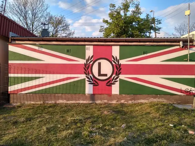 Jak wygląda flaga Legii? Poznaj symbolikę i kolory klubu