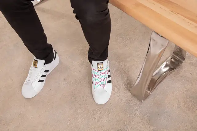 Jak piłkarze wiążą buty, aby poprawić komfort i wydajność na boisku