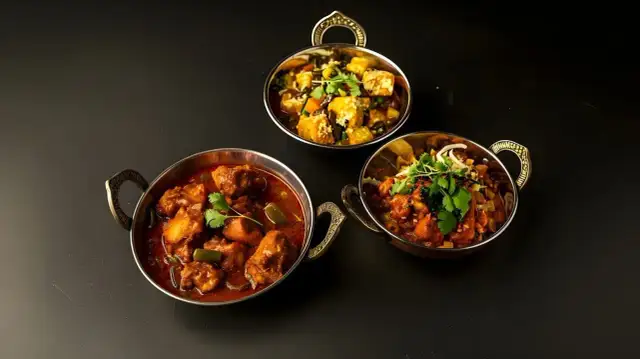 Jak ułożyć przekąski na talerzu, by zachwycić gości i stworzyć klimat