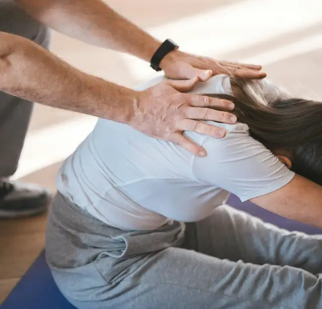 Jak załatwić rehabilitację w domu? NFZ, prywatnie krok po kroku