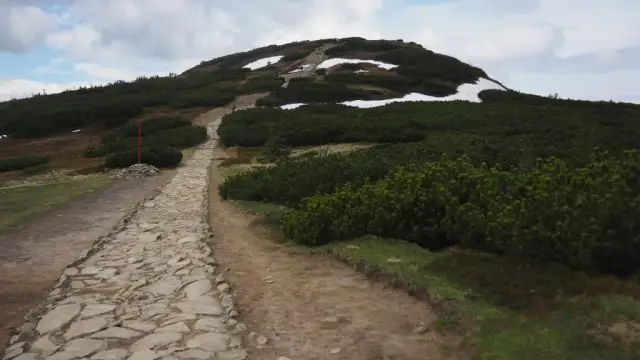 Jakim szlakiem na Babią Górę? Sprawdź najłatwiejsze trasy i porady