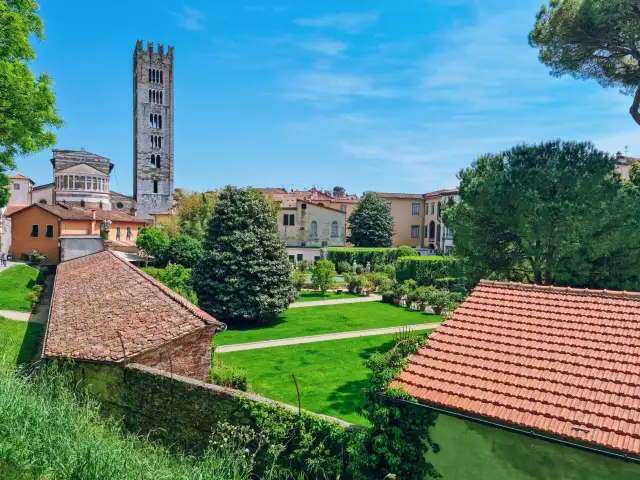 Lukka: Gdzie zjeść? Przewodnik po unikalnych smakach miasta