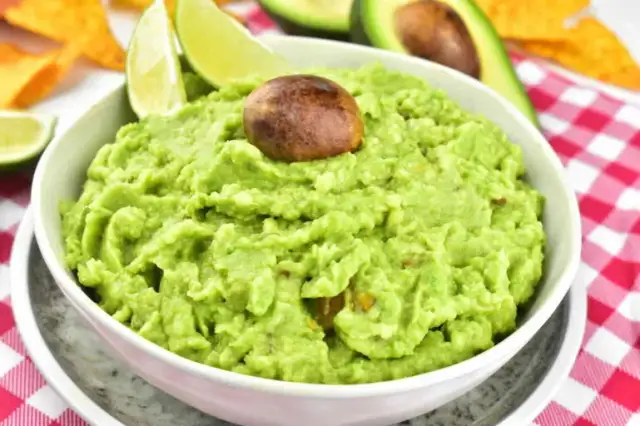Jak zrobić guacamole? Prosty przepis na idealny sos z awokado