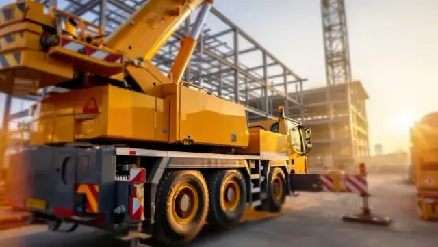 Ile kosztuje wynajem dźwigu w Polsce? Cennik i czynniki cenowe