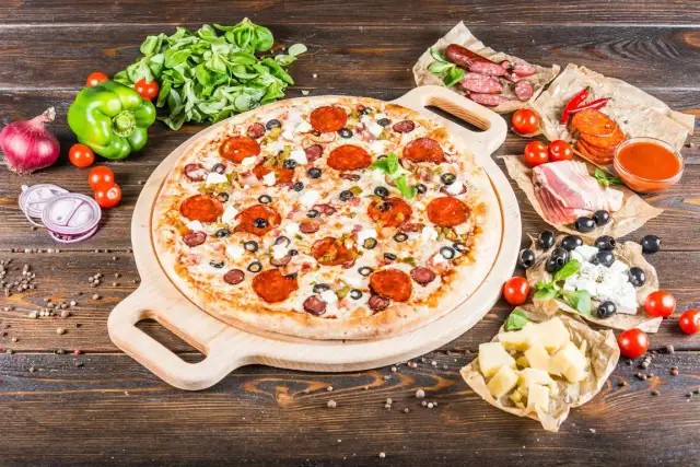 Skąd jest pizza? Odkryj jej zaskakującą historię i pochodzenie