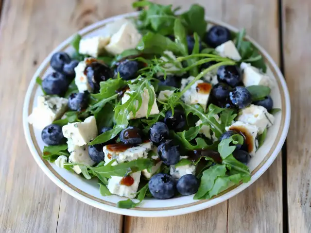 Jak zrobić sałatkę z rukoli w 10 minut - szybki i pyszny przepis