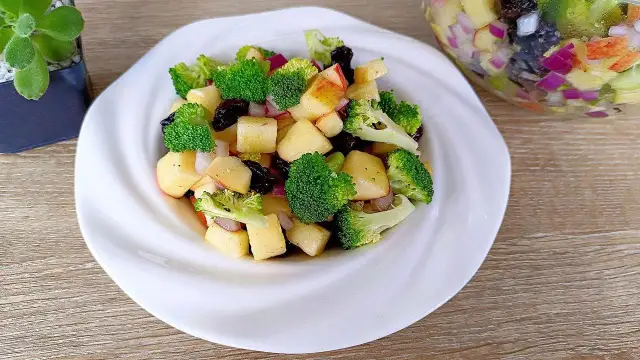 Ensalada de brócoli y manzana: Receta fácil, sana y versátil