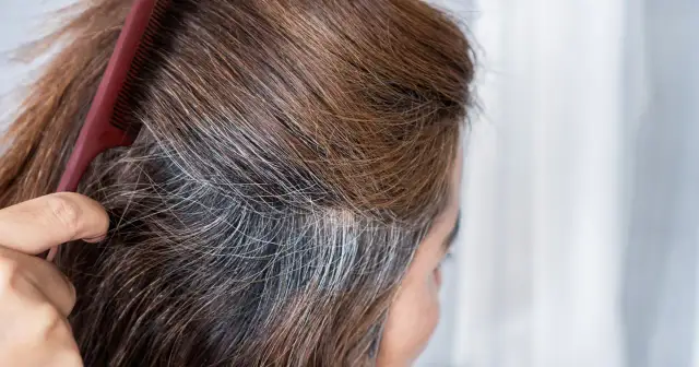 Jak zapobiec siwieniu włosów? Skuteczne metody i porady eksperta