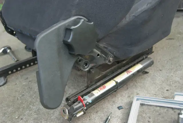 Jak włączyć podgrzewane fotele w Opel Astra H i uniknąć problemów