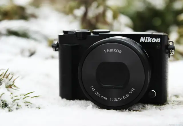 Kompakt czy lustrzanka? Bezlusterkowiec zmienia zasady gry!