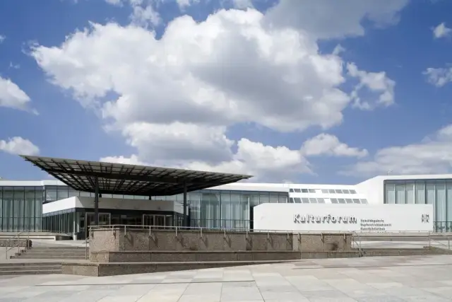 Muzeum sztuki nowoczesnej Berlin – odkryj fascynujące wystawy i historie