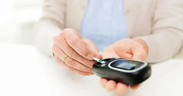 Diabetolog: Kto leczy cukrzycę i jak się przygotować do wizyty?