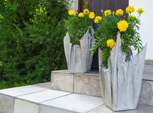 Doniczki DIY: Beton czy cement? Sekrety trwałych i pięknych form