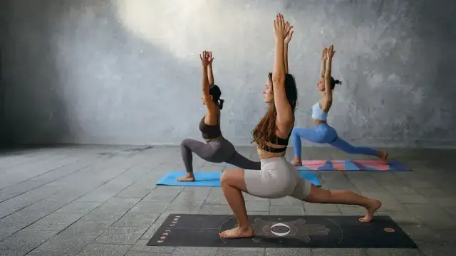 Jaki strój do jogi? Komfort i funkcjonalność na pierwszym miejscu