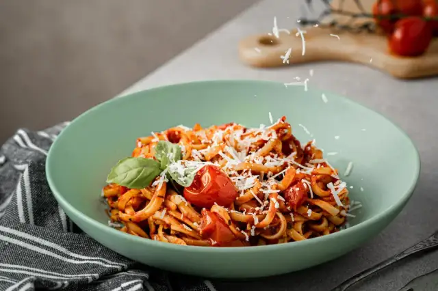 Jak przygotować idealne spaghetti ragu: tradycja i smaki Włoch