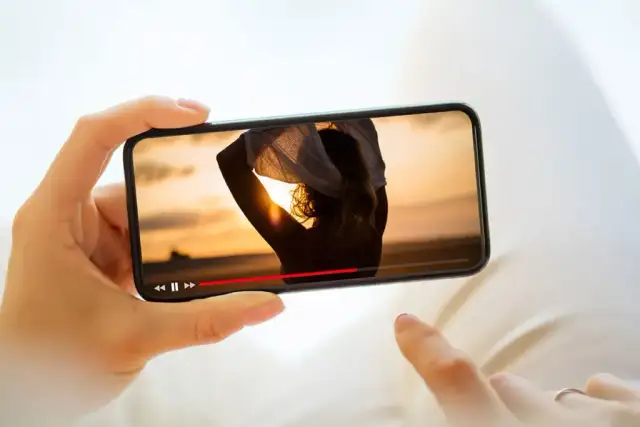 Jak pobrać film z YouTube na telefon bez programu w prosty sposób