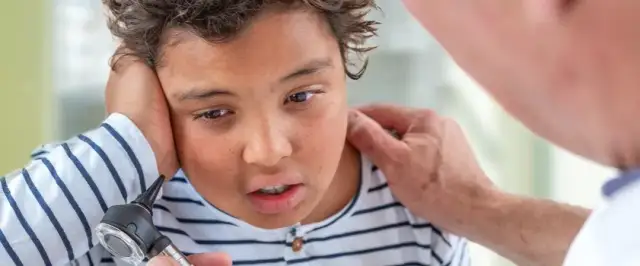 Ból ucha u dziecka objawy – jak rozpoznać i złagodzić dolegliwości