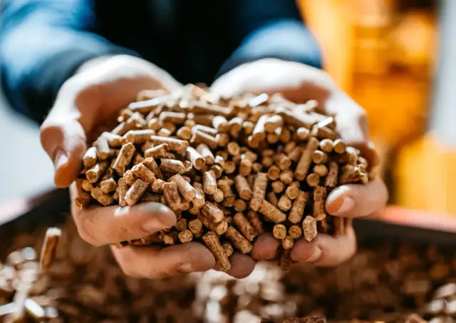 Ile pelletu spala kocioł? Sprawdź zużycie i oszczędź!