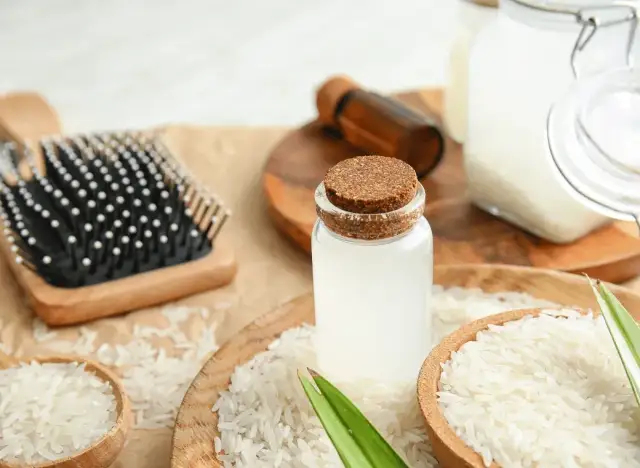 Woda z ryżu: Jakie ma właściwości i zastosowania w medycynie ludowej?