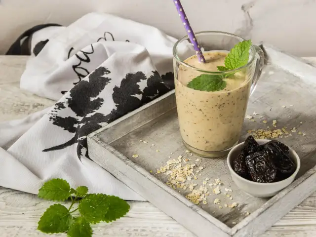 Zdrowy koktajl ze śliwek, który zaskoczy Twoje podniebienie